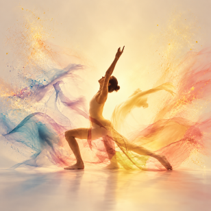 Femme en mouvement, en train de danser, souplesse articulaire et mobilité du corps