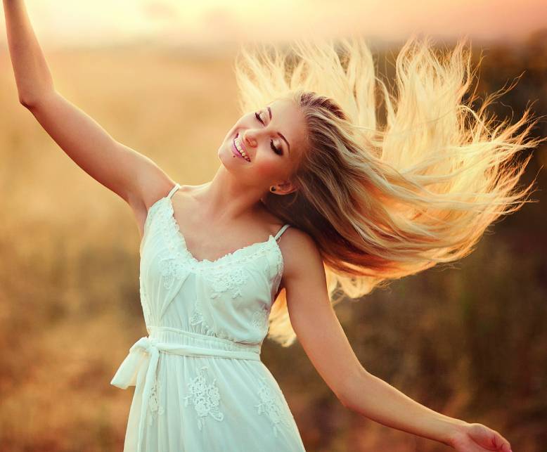 Cabello radiante con vitalidad durante todo el verano